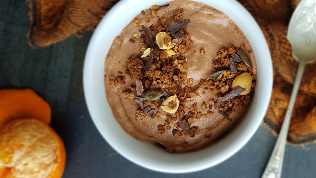 High protein chocolate mousse met Sports Granola Chocolate
