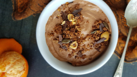 High protein chocolate mousse met Sports Granola Chocolate