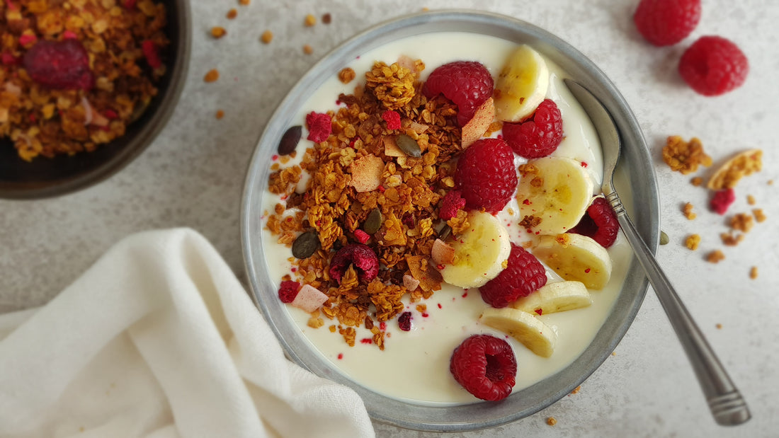 Kwark met frambozen, banaan en Sports Granola Red Fruits