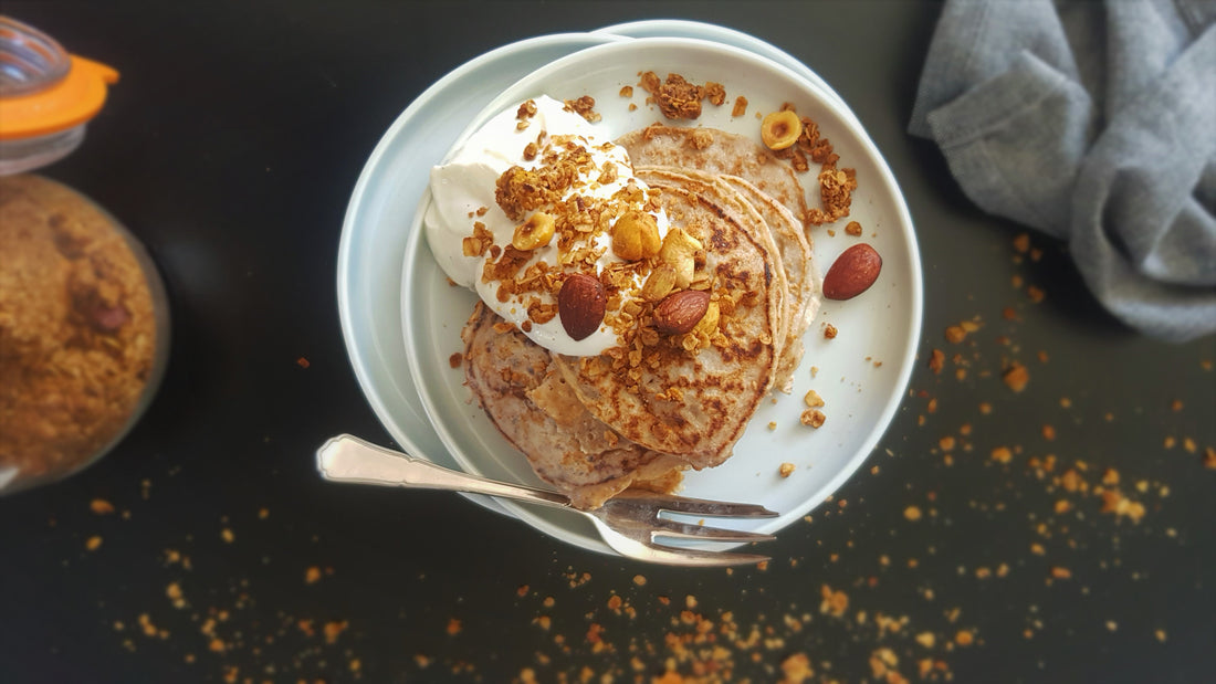 Night protein banana pancake met Sports Granola Classic