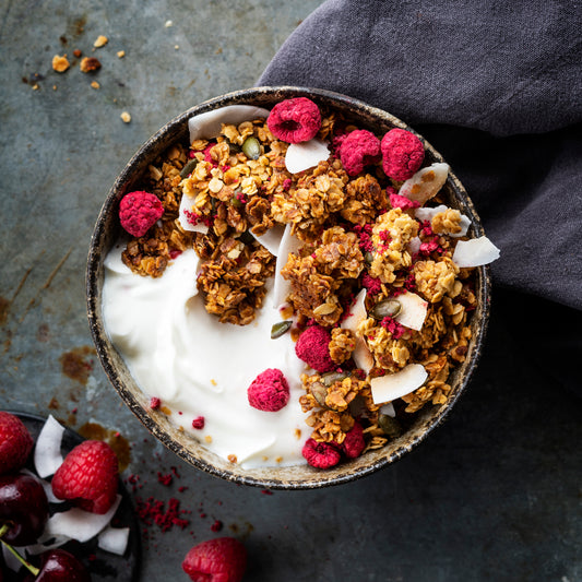 Sports Granola Red Fruits, close-up